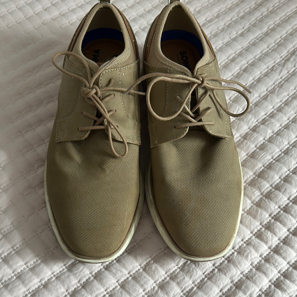 Tan Oxfords with Minimalist Design and Comfortable Fit